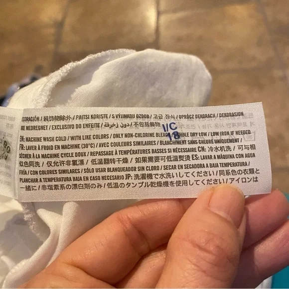 NWT~ABERCROMBIE & FITCH Pleated White Puff Sleeve Cropped Top Size Medium - Picture 8 of 8